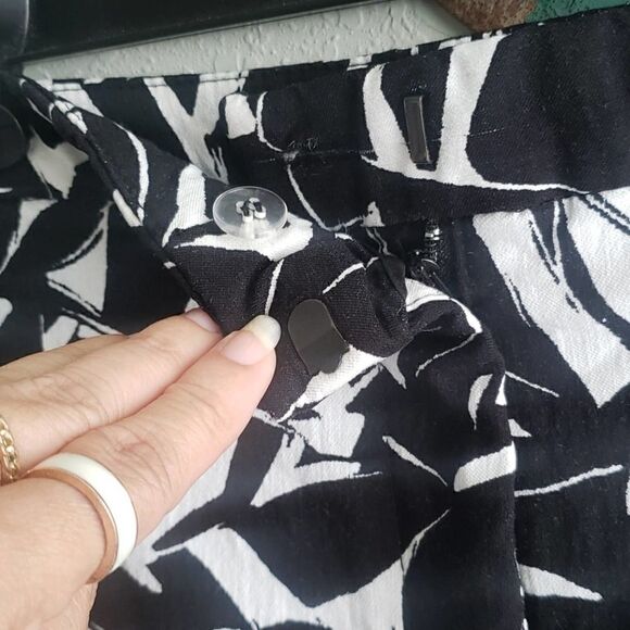 MARIO SERRANI Women's Short Black and White With Pockets Size 12 - Picture 6 of 12